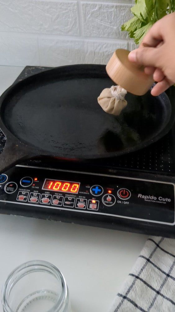 Oil Spreader With Jar For Dosa Pan